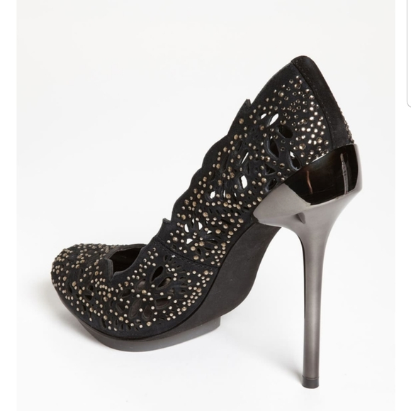 BCBGMAXAZRIA PEACOCK PUMP BLK/RYL BLUE 7.5M NWT - Picture 2 of 8